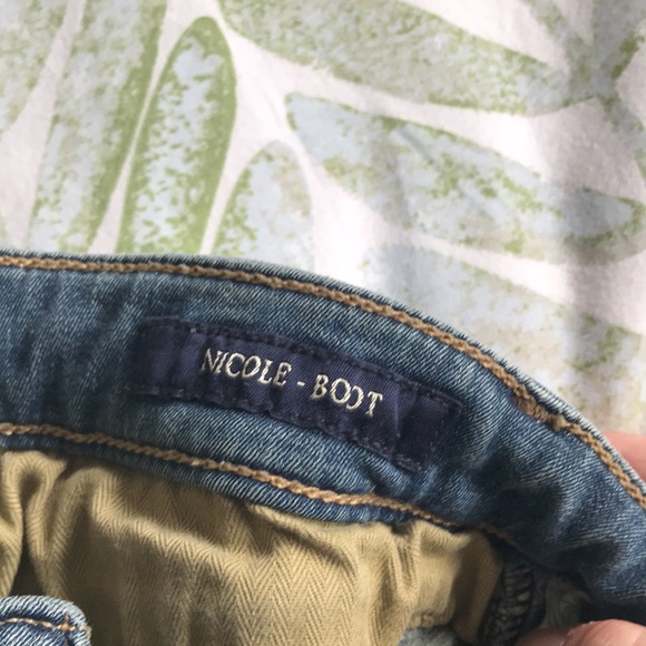 Flare Bottom GUESS Jeans - Picture 4 of 5